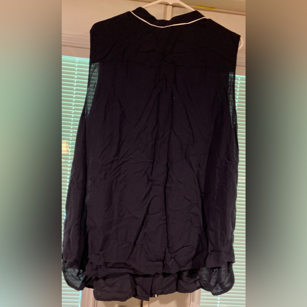 GUC Liz Claiborne Woman sleeveless blouse. SZ 2X - Picture 2 of 3